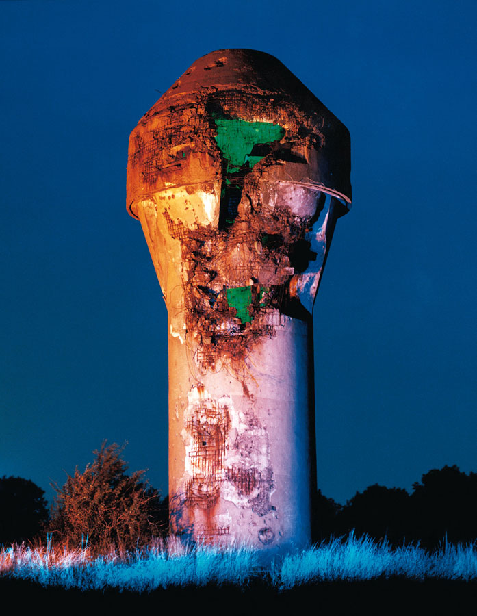 Bunker WB00,1994<br>Farbfotografie / Diasec<br>150x120cm