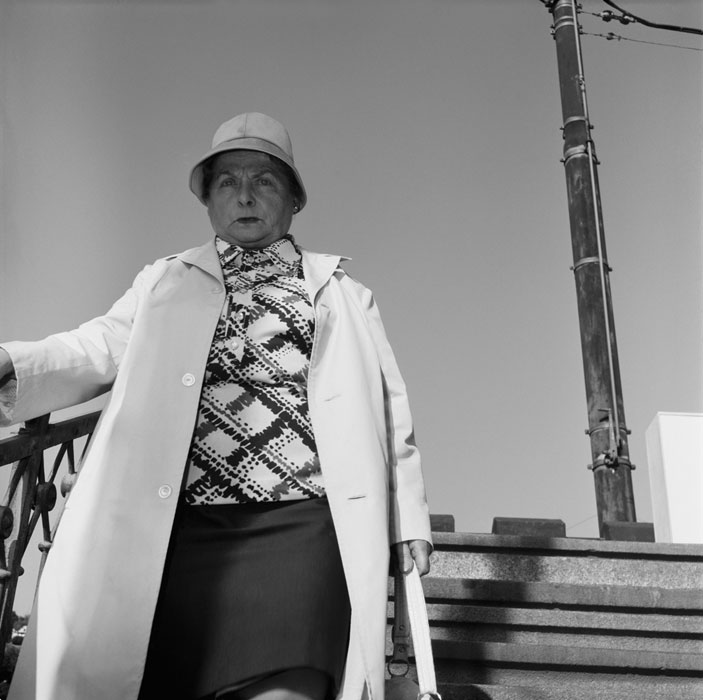 Frau im weißen Mantel, 1983<br>monochrome photography<br>30x30cm