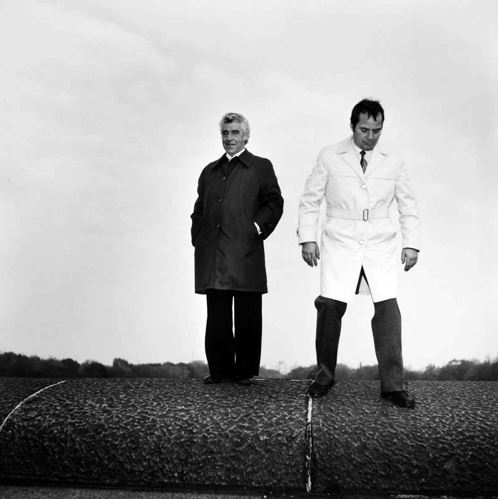 Zwei Männer auf Granit, 1984<br>monochrome photography<br>30x30cm